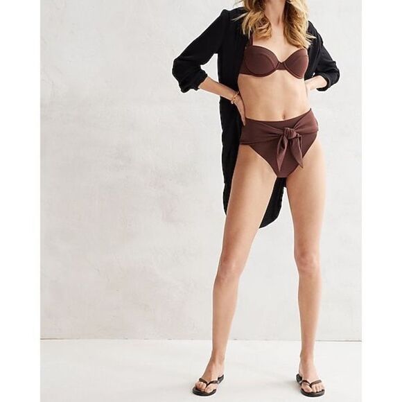 ✨Express Underwire Bikini Top✨ - Picture 1 of 8